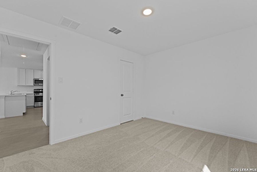 Spacious, unfurnished interior of a new home in Friendship Oaks, Fredericksburg (Image 11).