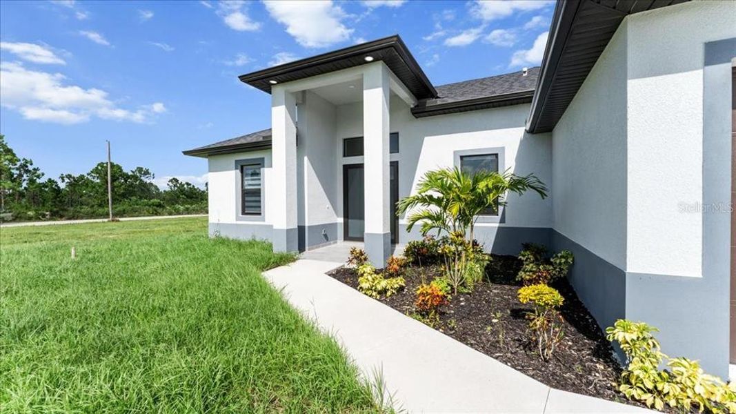 Exterior details and patio area of a home in , Cape Coral (Image 4).