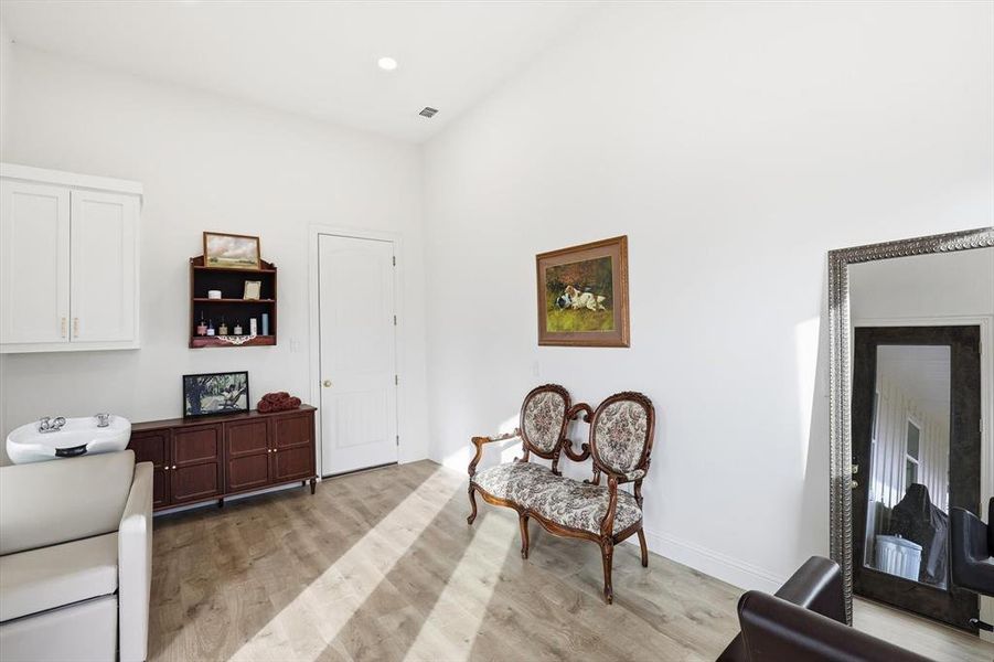 Furnished interior view inside a new home in , Melissa (Image 27).