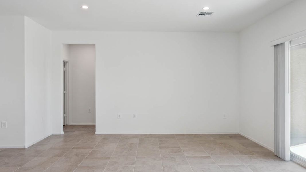 Spacious, unfurnished interior of a new home in Carlton Commons, Casa Grande (Image 17).