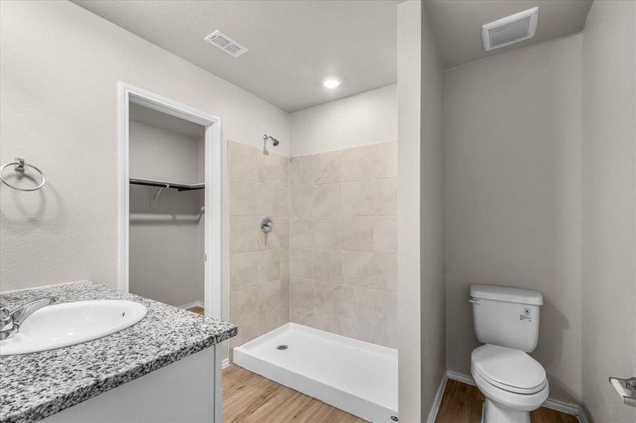 Furnished interior view inside a new home in , Fort Worth (Image 6).