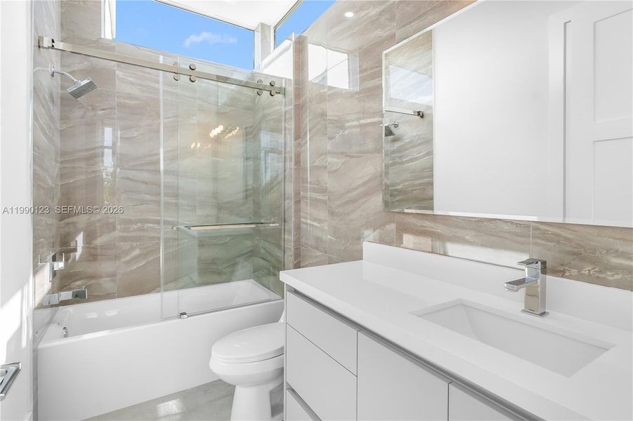 Furnished interior view inside a new home in , Doral (Image 6).