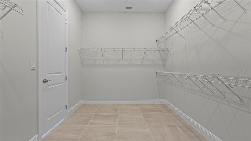 Spacious, unfurnished interior of a new home in Cresswind Lakewood Ranch, Lakewood Ranch (Image 16).