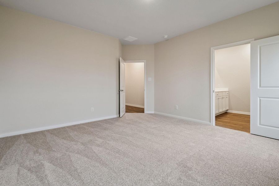 Spacious, unfurnished interior of a new home in Sweetwater Ridge, Conroe (Image 14). Spacious, unfurnished interior of a new home in Sweetwater Ridge, Conroe (Image 14).
