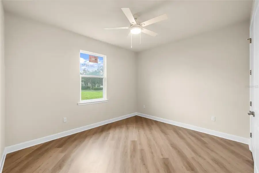 Spacious, unfurnished interior of a new home in , Tarpon Springs (Image 16).