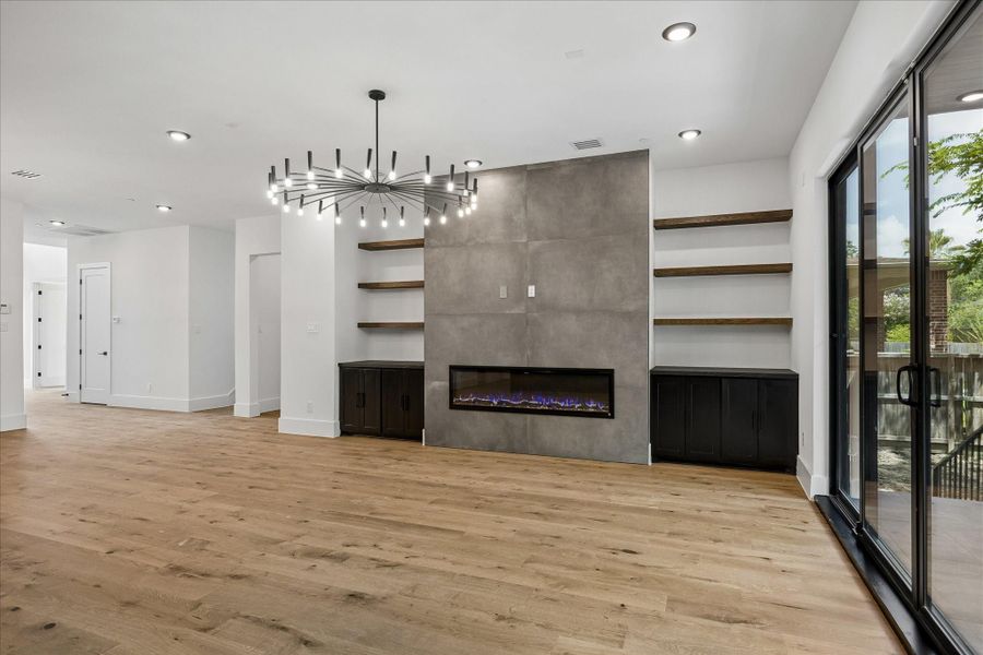 Spacious, unfurnished interior of a new home in , Bellaire (Image 19).