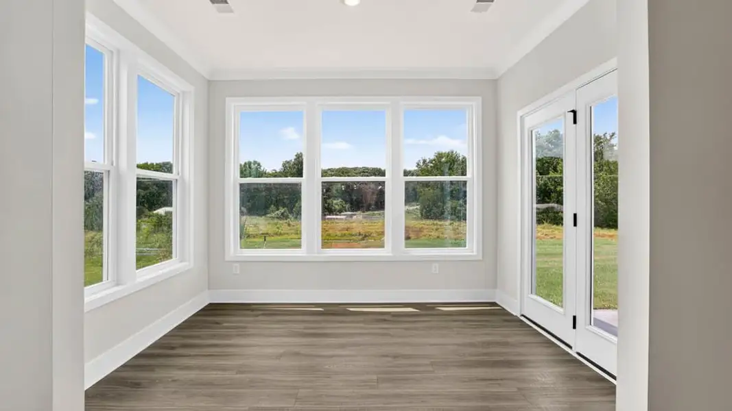Spacious, unfurnished interior of a new home in Cottonwood Ridge, Piedmont (Image 29).