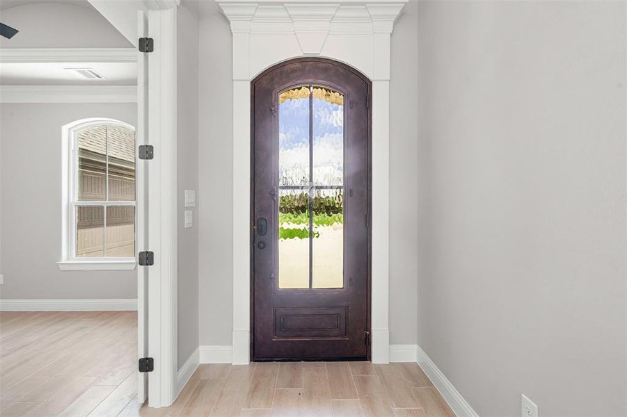 Spacious, unfurnished interior of a new home in Pecan Plantation, Granbury (Image 33).
