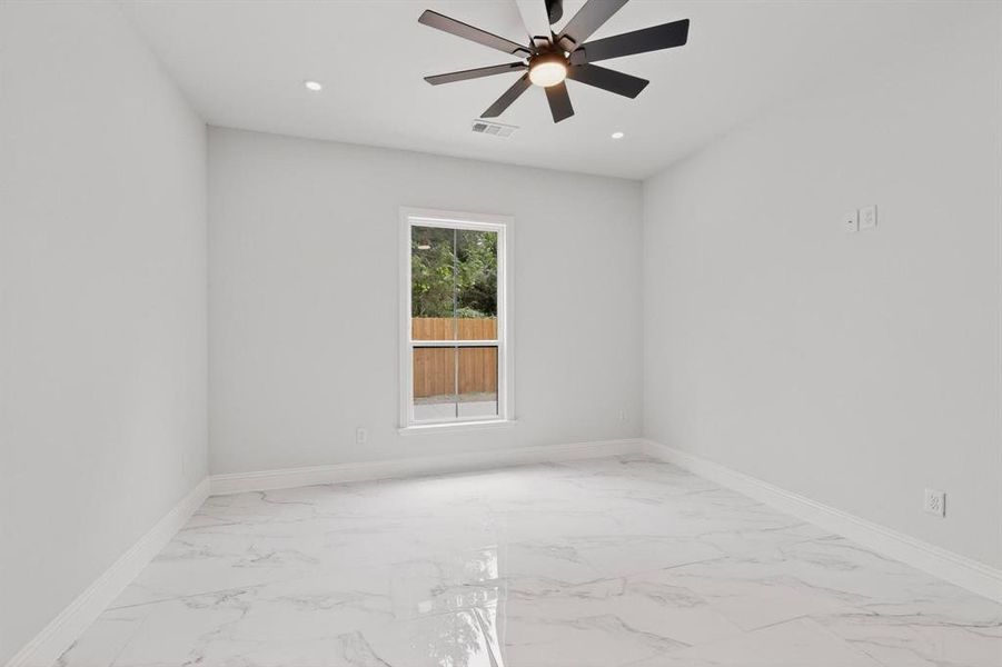 Spacious, unfurnished interior of a new home in , Tool (Image 22).