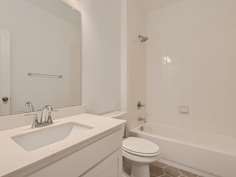 Plan 1522 Secondary Bathroom Representative Image