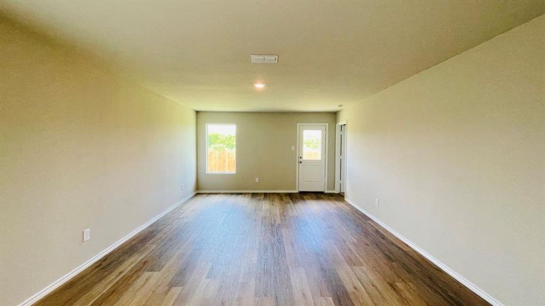 Spacious, unfurnished interior of a new home in Sunnycreek, Crowley (Image 15).