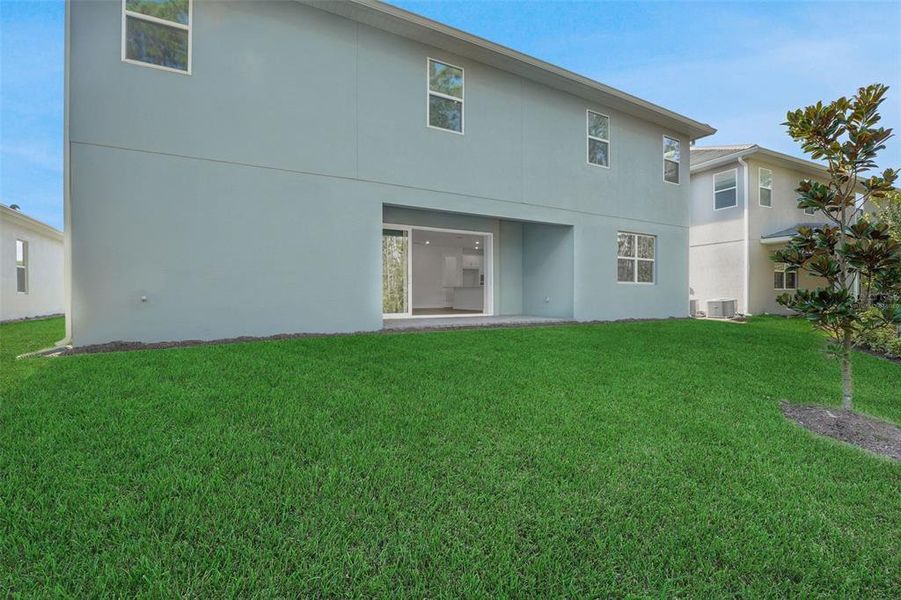 Exterior details and patio area of a home in Palms at Windermere, Windermere (Image 4).