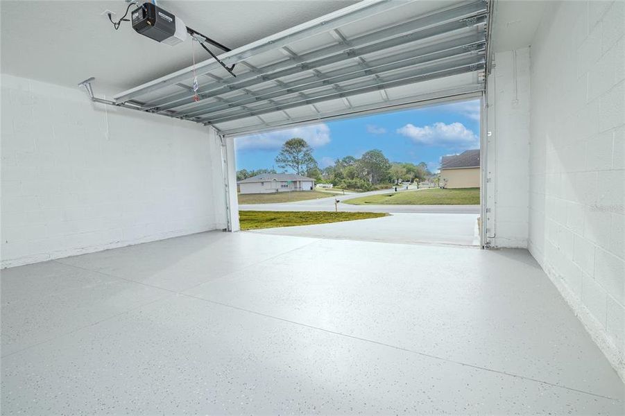 Spacious, unfurnished interior of a new home in , Palm Bay (Image 12).