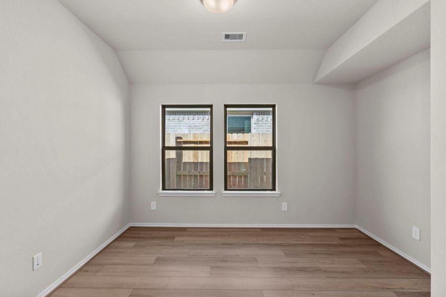 Spacious, unfurnished interior of a new home in The Highlands 45', Porter (Image 23).