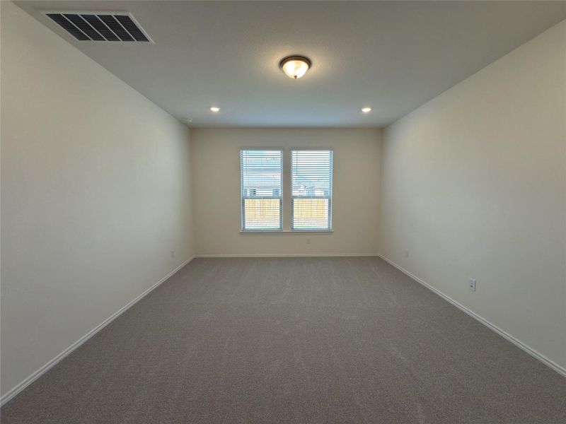 Spacious, unfurnished interior of a new home in River Bluff, Leander (Image 16).