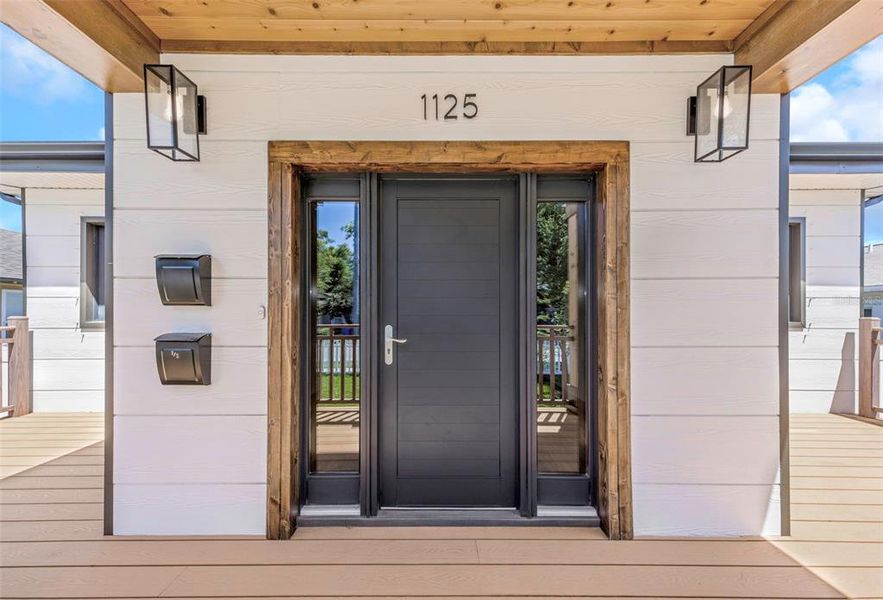 Exterior details and patio area of a home in , St. Petersburg (Image 37).