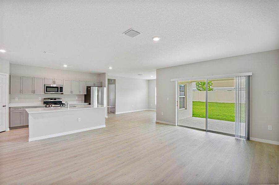 Spacious, unfurnished interior of a new home in Crosswinds, Haines City (Image 12).