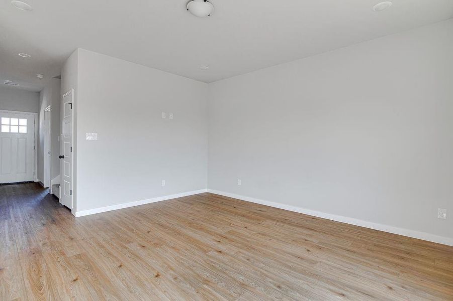 Spacious, unfurnished interior of a new home in Trails of Fossil Creek, Fort Worth (Image 12).