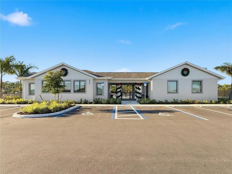 Community amenities in , Englewood (Image 44).