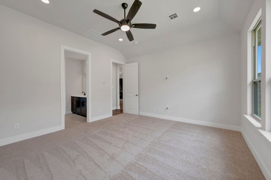 Spacious, unfurnished interior of a new home in Treeline, Justin (Image 17).