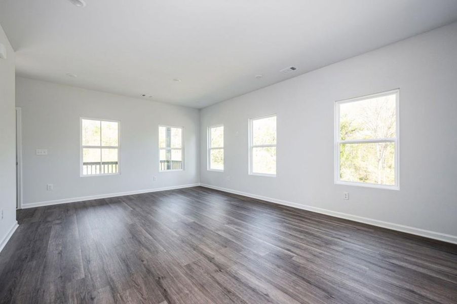 Spacious, unfurnished interior of a new home in , Atlanta (Image 19).