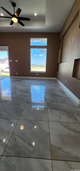 Spacious, unfurnished interior of a new home in , Eagle Pass (Image 7).