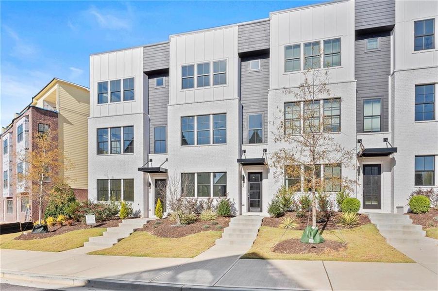 Condo located in Alpharetta, GA showcasing its design and architecture (Image 5).