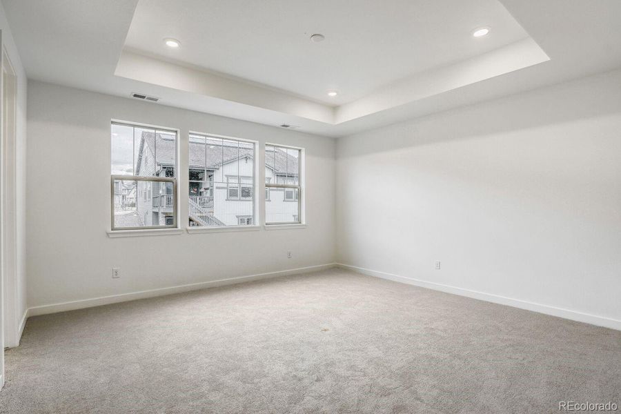 Spacious, unfurnished interior of a new home in Red Rocks Ranch, Morrison (Image 10).