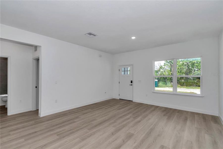 Spacious, unfurnished interior of a new home in , Citrus Springs (Image 38).