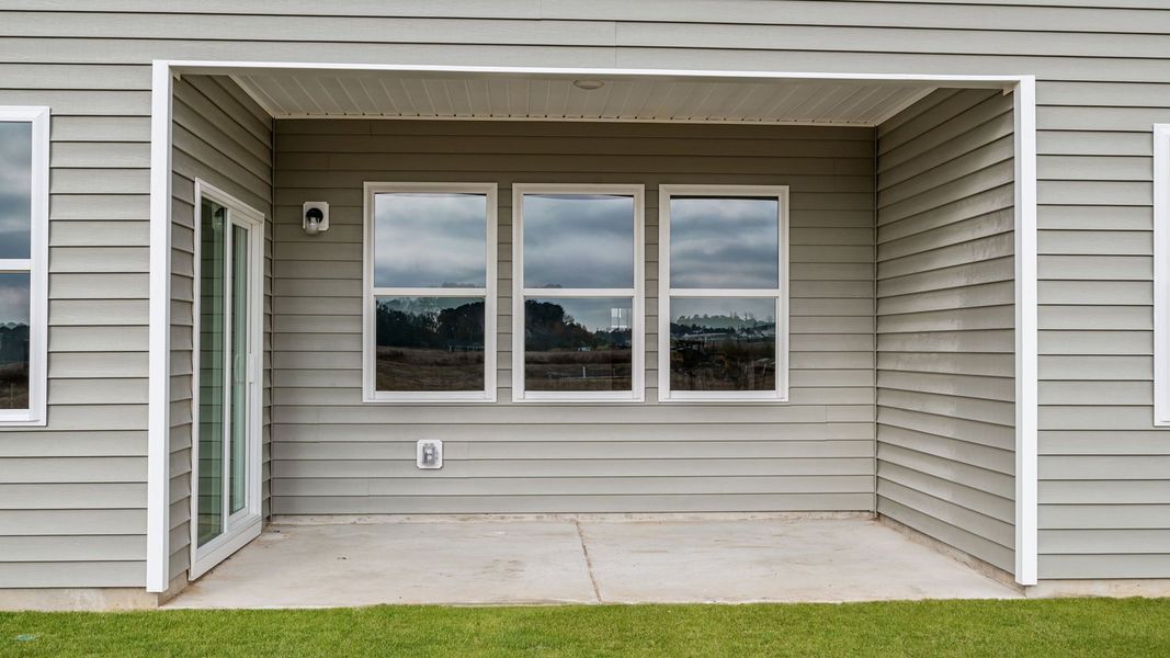 Exterior details and patio area of a home in East Ridge, Ayden (Image 20).