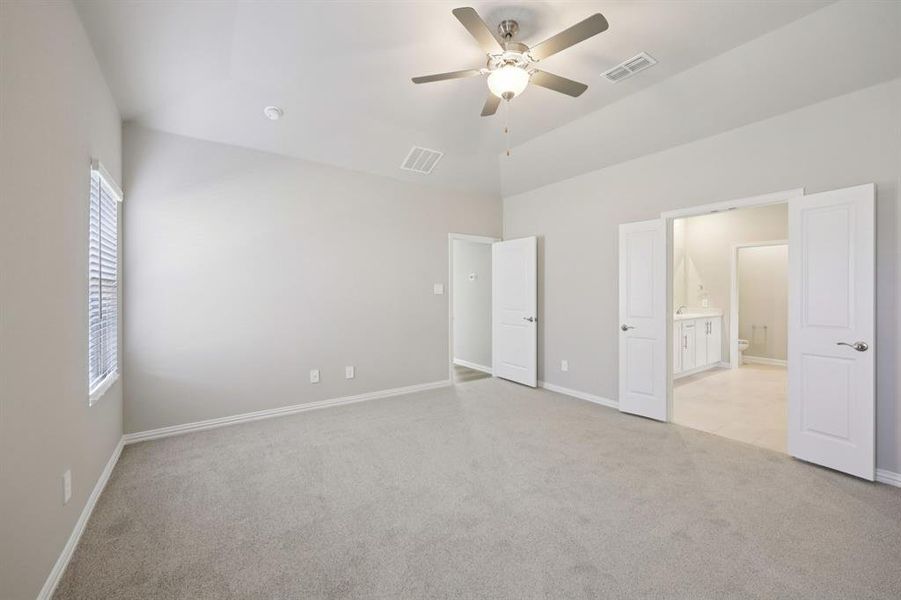 Spacious, unfurnished interior of a new home in Stonehaven, Seagoville (Image 35).