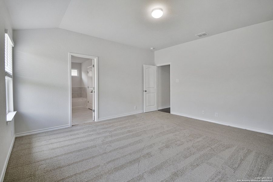 Spacious, unfurnished interior of a new home in The Canyons at Amhurst, San Antonio (Image 7). Spacious, unfurnished interior of a new home in The Canyons at Amhurst, San Antonio (Image 7).