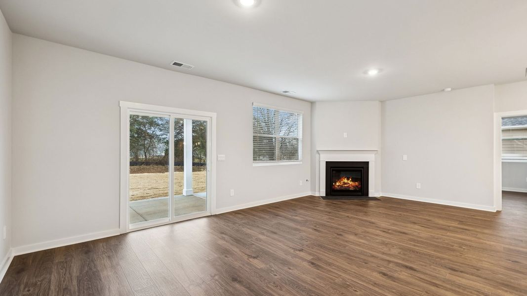 Spacious, unfurnished interior of a new home in Reserve at Hickory Ridge, Columbia (Image 34).