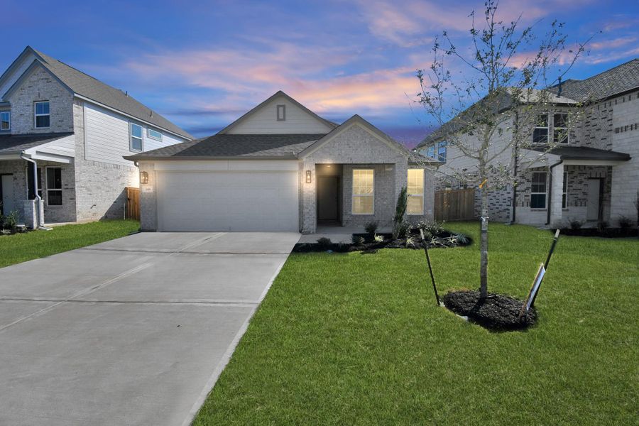 Welcome to 348 Ice Shore Trail located in River Ranch and zoned to Dayton ISD.