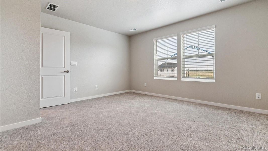 Spacious, unfurnished interior of a new home in Horizon Uptown, Aurora (Image 20).