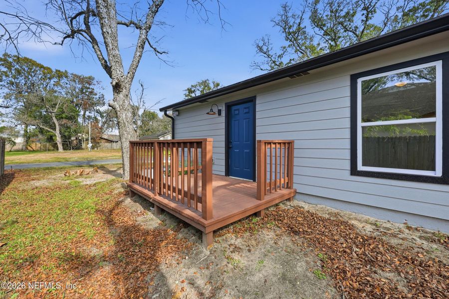 Exterior details and patio area of a home in , Jacksonville (Image 3).