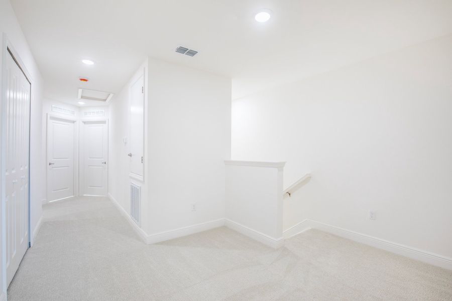 Spacious, unfurnished interior of a new home in Orchid Cove, Bokeelia (Image 14).