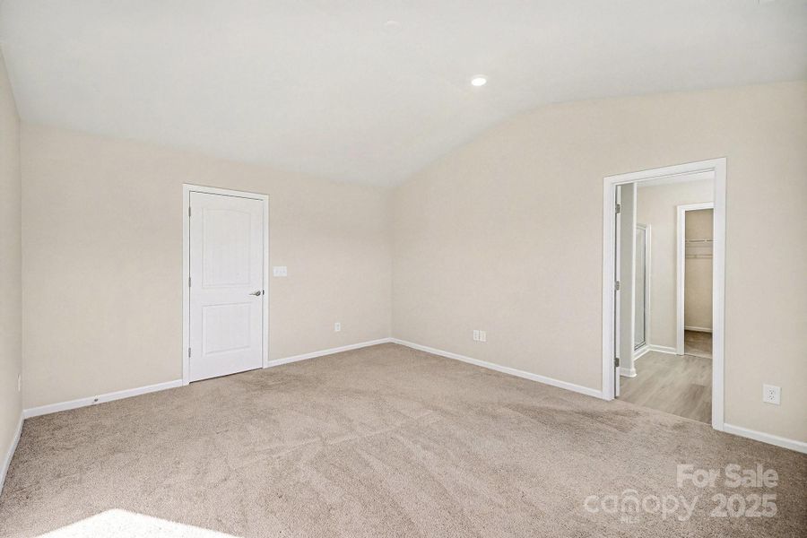 Spacious, unfurnished interior of a new home in , Shelby (Image 28).