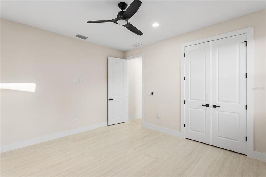 Spacious, unfurnished interior of a new home in , Cape Coral (Image 26).