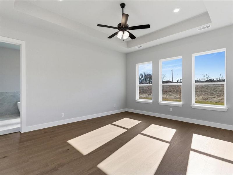 Spacious, unfurnished interior of a new home in Capitol Hill, Anna (Image 24).