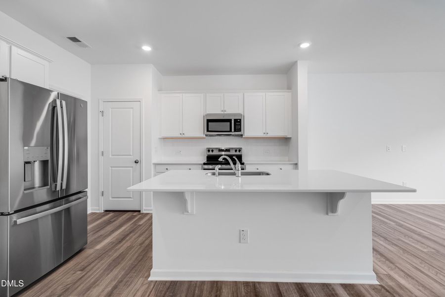 SUN_CaitlinCrossing_Pic_Cameron-16