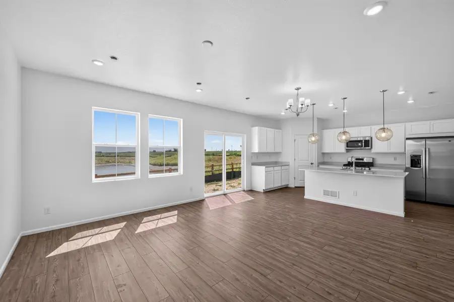 Spacious, unfurnished interior of a new home in Lake Bluff, Greeley (Image 10).