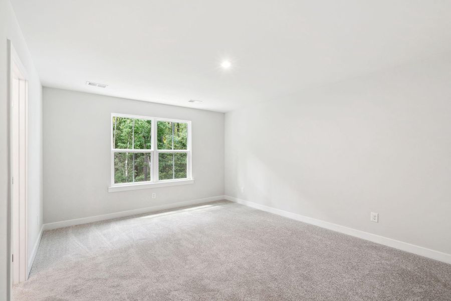 Spacious, unfurnished interior of a new home in Crescent Cove, Summerville (Image 23).