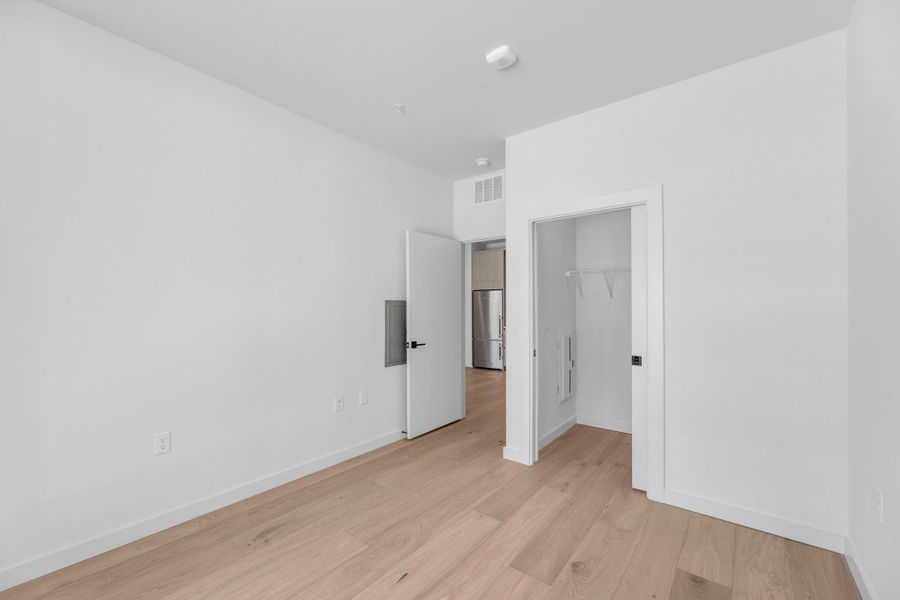 Spacious, unfurnished interior of a new home in , Austin (Image 18).