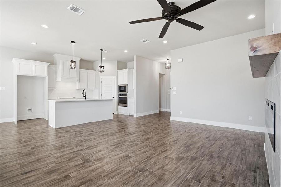 Spacious, unfurnished interior of a new home in Whispering Winds, Springtown (Image 21).