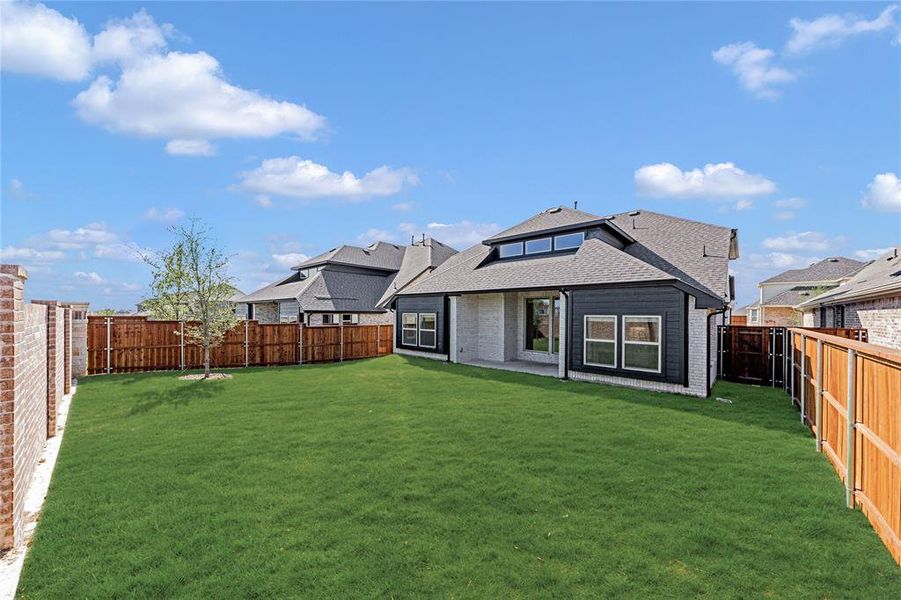 Exterior details and patio area of a home in Creekview Meadows, Celina (Image 27).