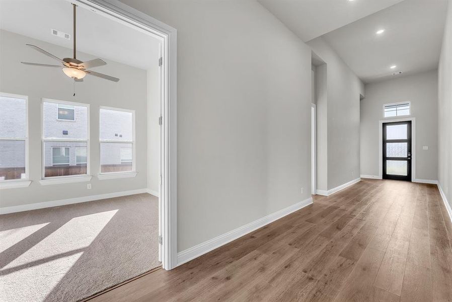 Spacious, unfurnished interior of a new home in Oaks Preserve, Mansfield (Image 19).