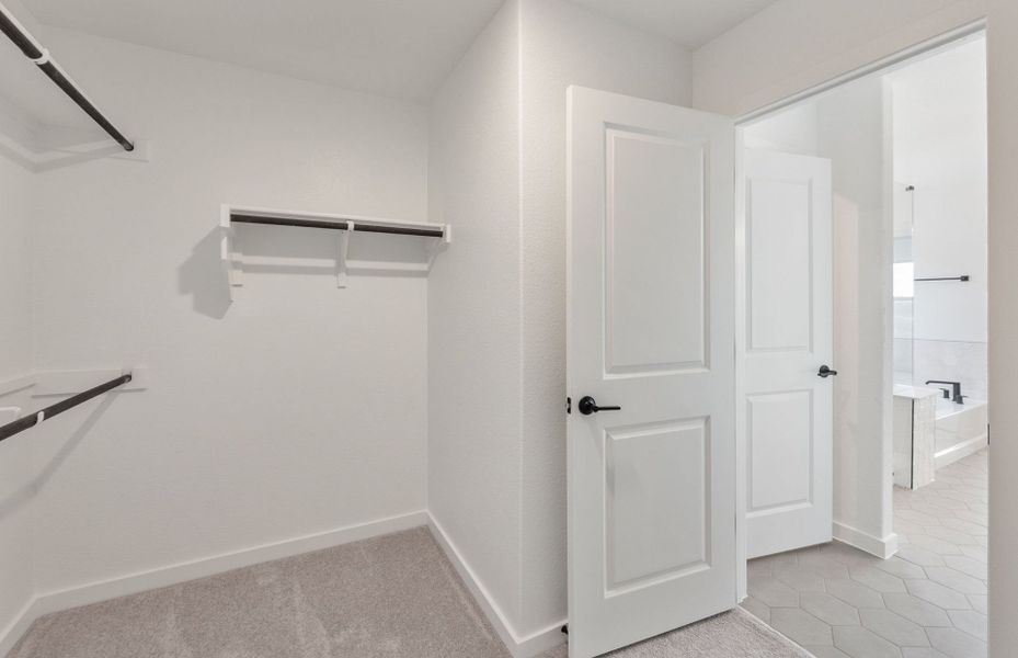 Spacious, unfurnished interior of a new home in Wolf Ranch, Georgetown (Image 34).