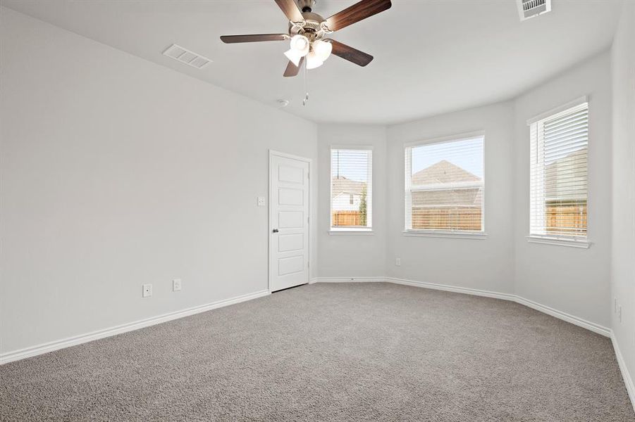 Spacious, unfurnished interior of a new home in Retreat at Fossil Creek, Fort Worth (Image 9). Spacious, unfurnished interior of a new home in Retreat at Fossil Creek, Fort Worth (Image 9).
