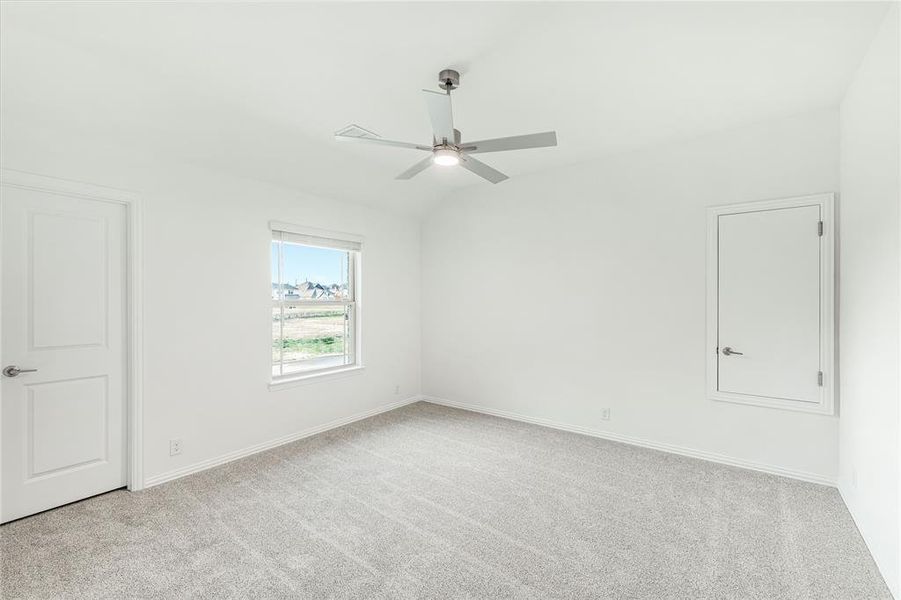 Spacious, unfurnished interior of a new home in Country Lakes Classic 60, Argyle (Image 32).